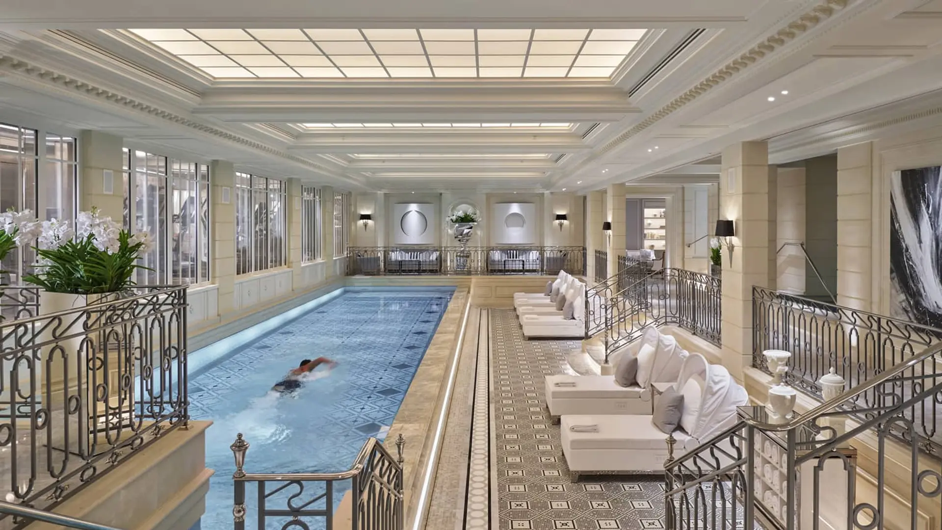 Hotel review Service & Facilities' - Four Seasons Hotel George V Paris - 0
