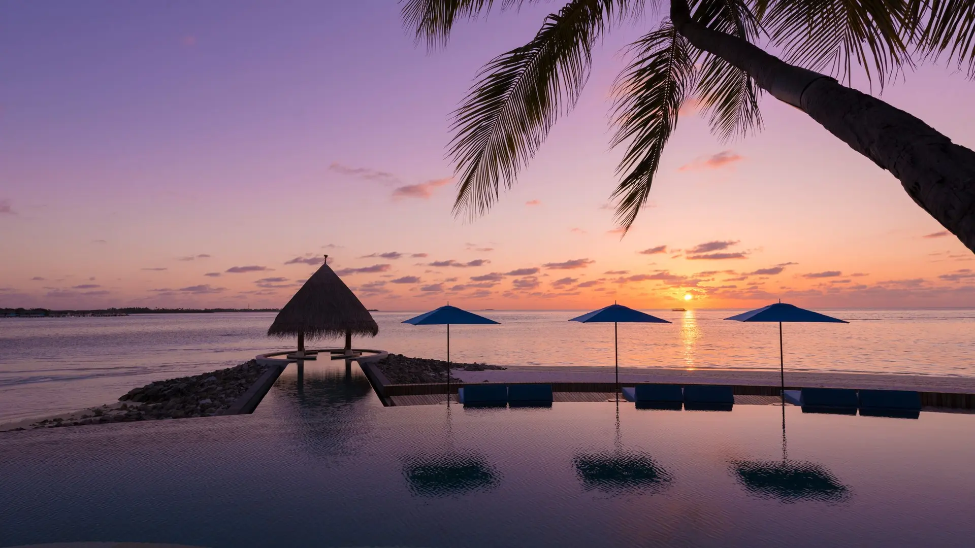 Hotel review Location' - Four Seasons Resort Maldives at Kuda Huraa - 3